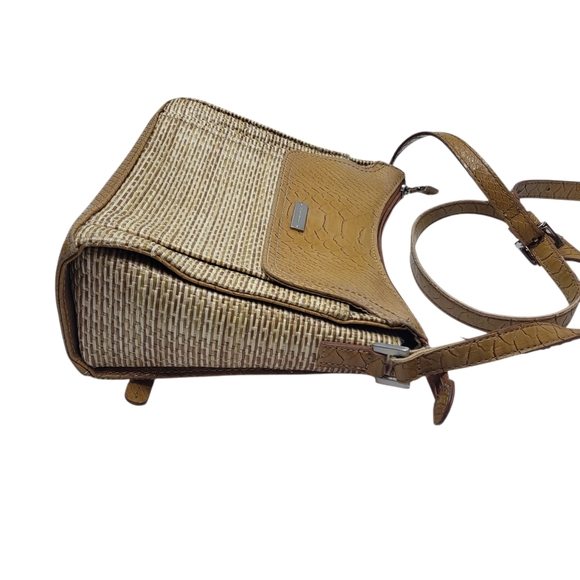 Liz Claiborne Tan Crossbody Bag with Structured Design and Gold Tone Hardware - Picture 4 of 12